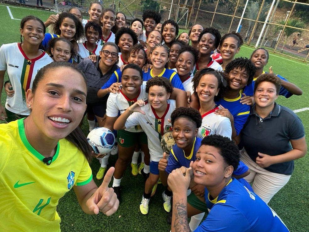 Qual é o time-base do Brasil antes da Copa do Mundo Feminina?