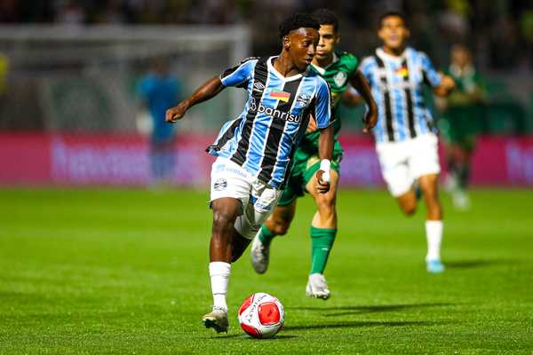 Grêmio promove cinco jovens da Copinha para equipe profissional de futebol.