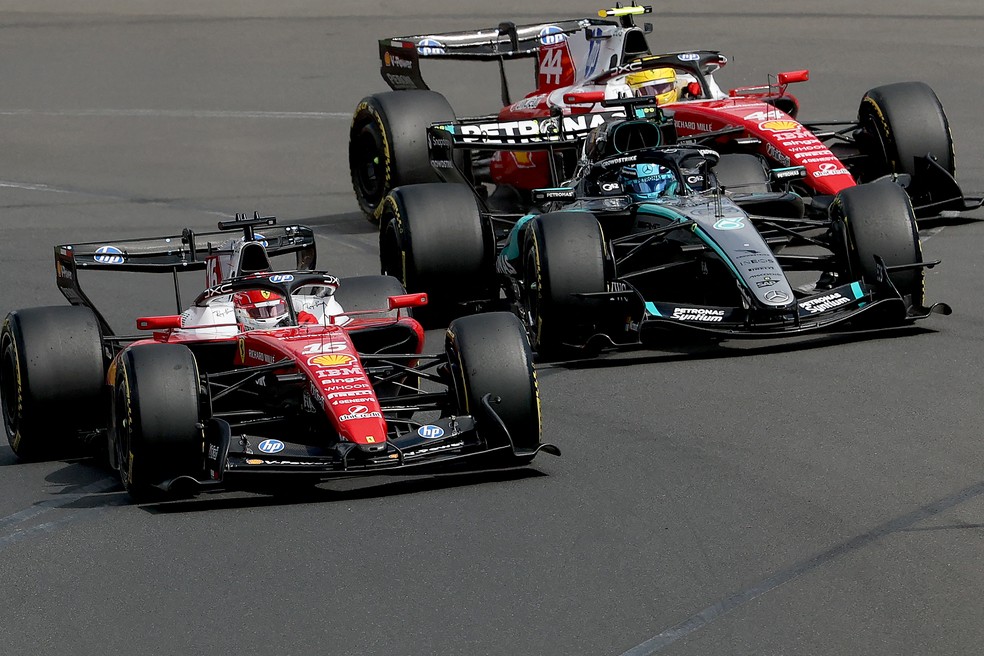 Leclerc, Russell e Hamilton disputam liderança do GP da Austrália — Foto: Martin Keep/AFP