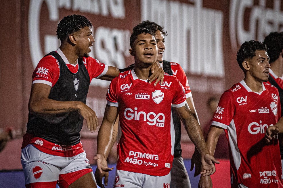 Gustavo Pajé fez boa temporada no Vila Nova — Foto: Roberto Corrêa/VNFC