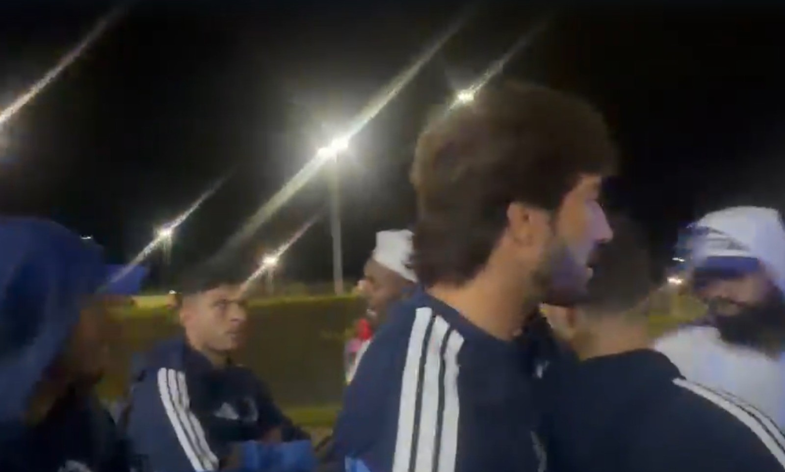 Time do Cruzeiro é alvo de protesto em aeroporto após derrota para Bragantino