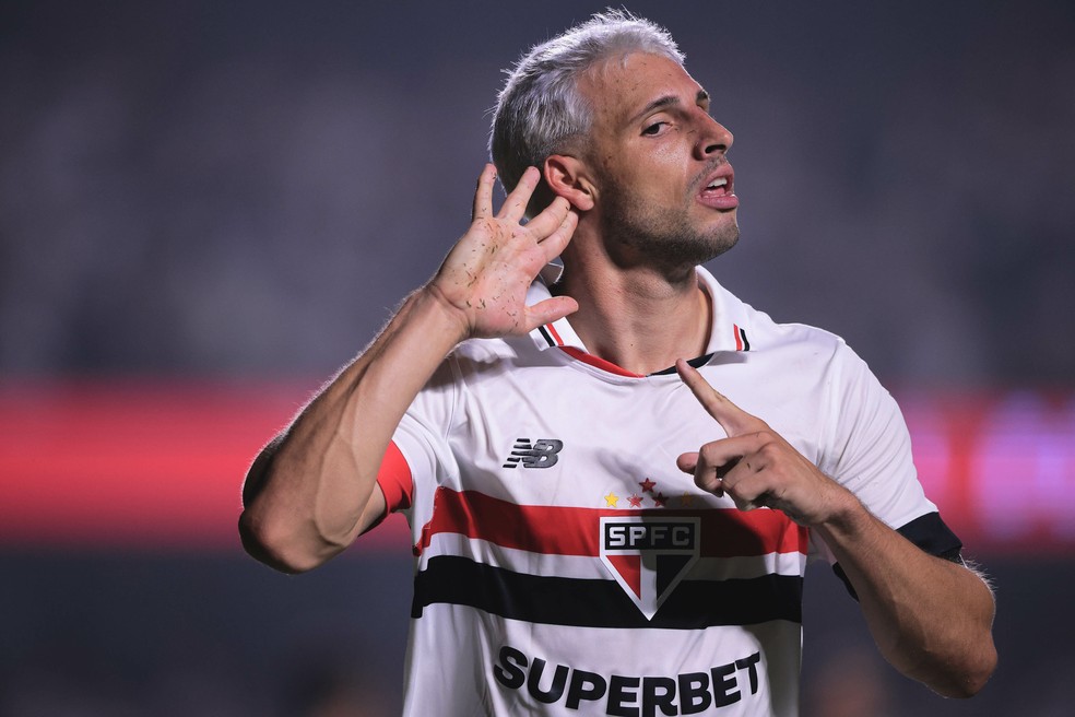 Calleri treina parcialmente na reapresentação e segue como dúvida no São Paulo