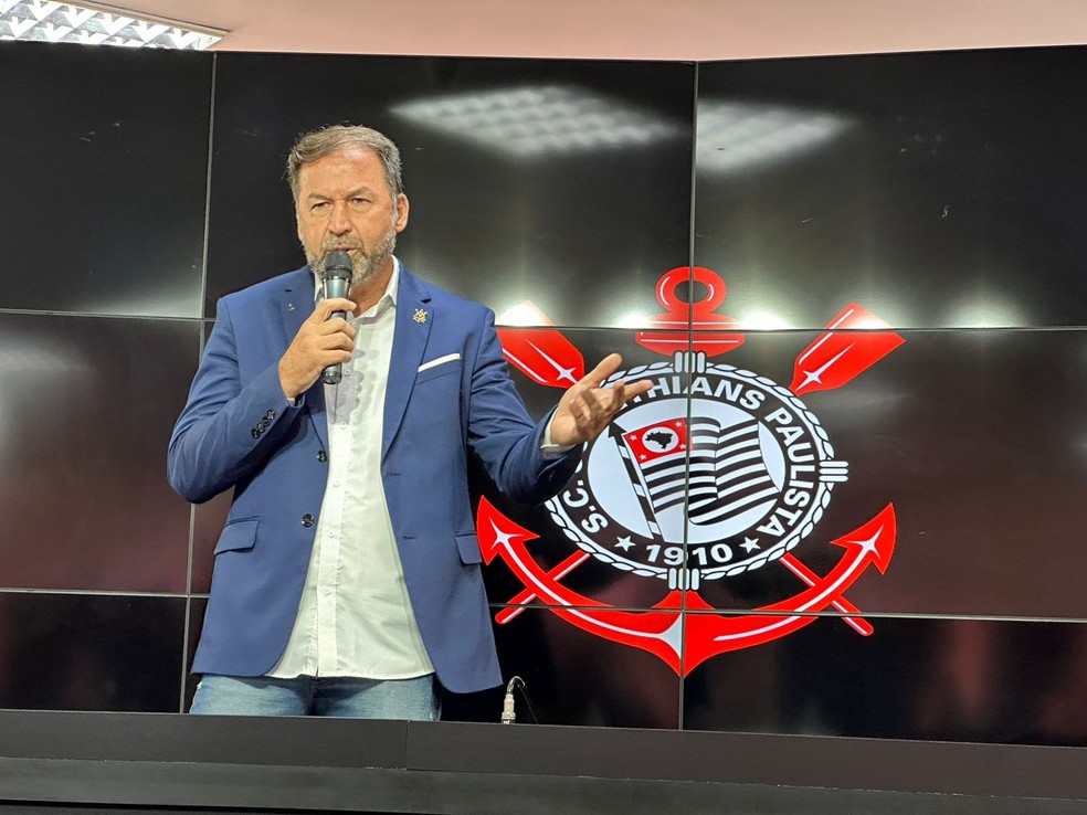 Augusto Melo em coletiva no Corinthians — Foto: Bruno Cassucci