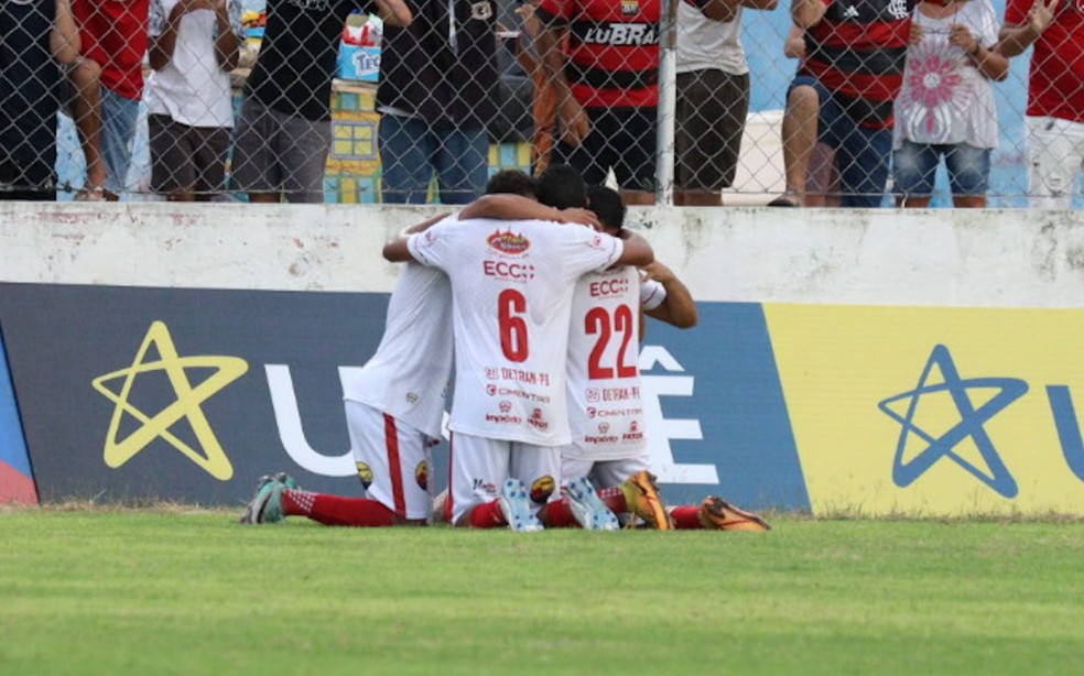 Esporte de Patos comemorando gol contra o Sousa � Foto: �der Souza
