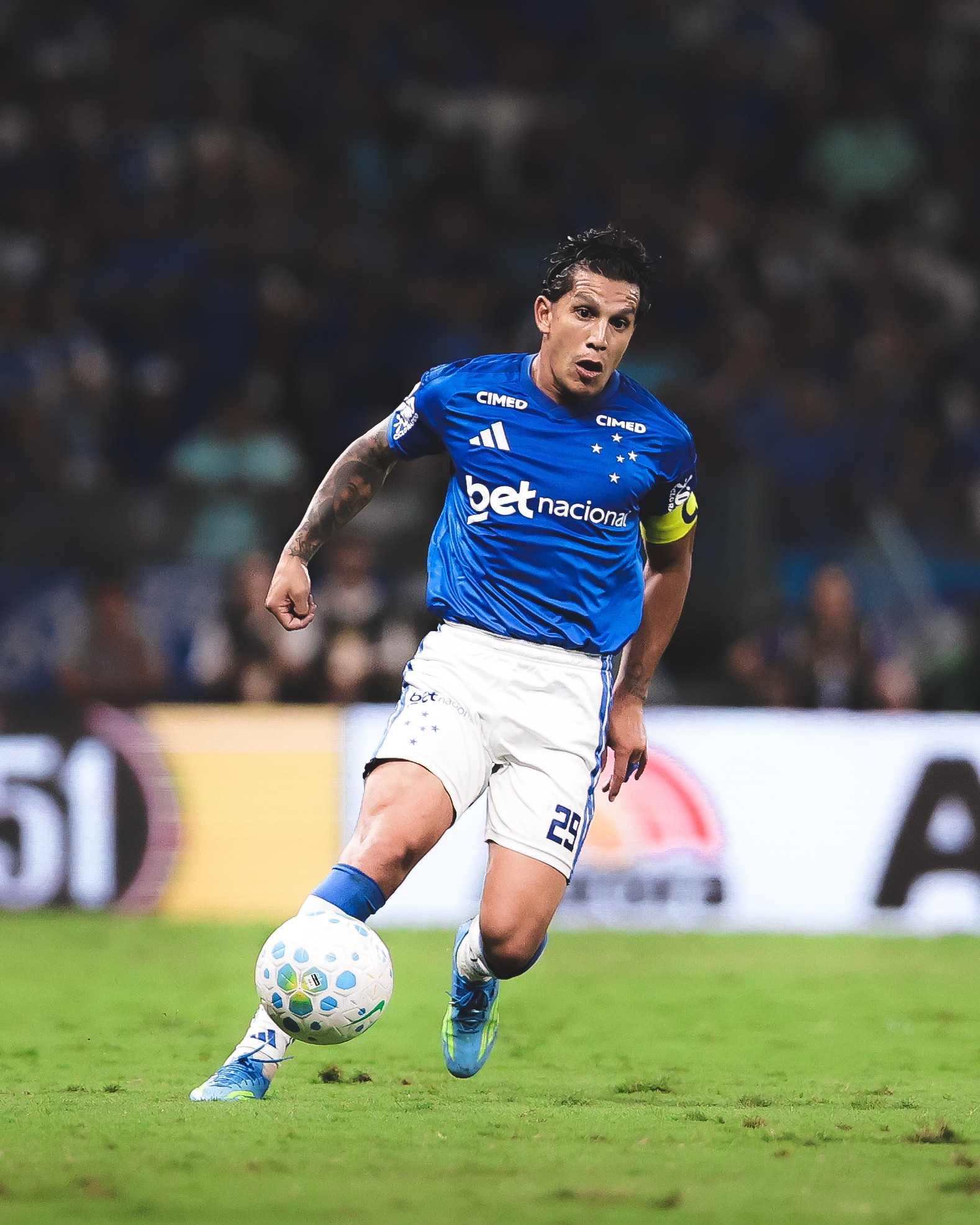 Capitão do Cruzeiro Reconhece Erros e Reflete sobre Expulsões no Clássico