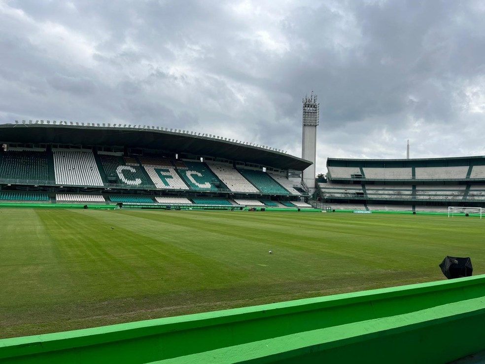 Gramado do Couto Pereira para a Série B 2024 — Foto: Raylane Martins / ge