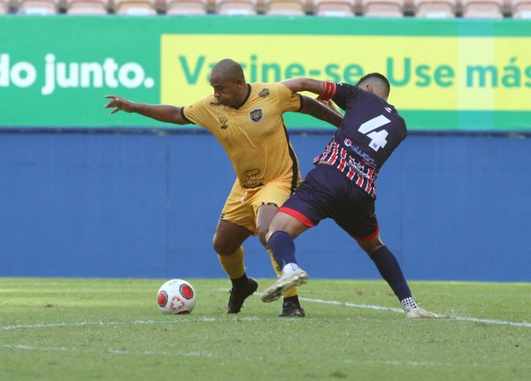 Lembra dele? Atacante Walter tenta novo recomeço na segunda