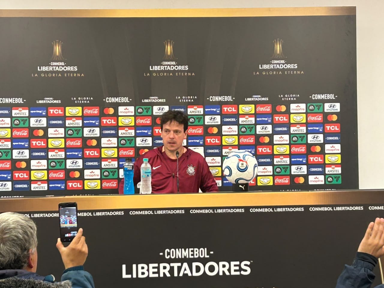 Diniz elogia Corinthians, mas pede atenção com o Estudiantes na volta: "Sabe jogar fora de casa"