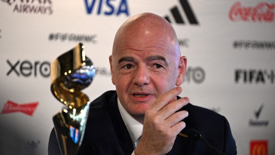 Presidente da Fifa ignora crítica da Austrália à premiação da Copa do Mundo Feminina