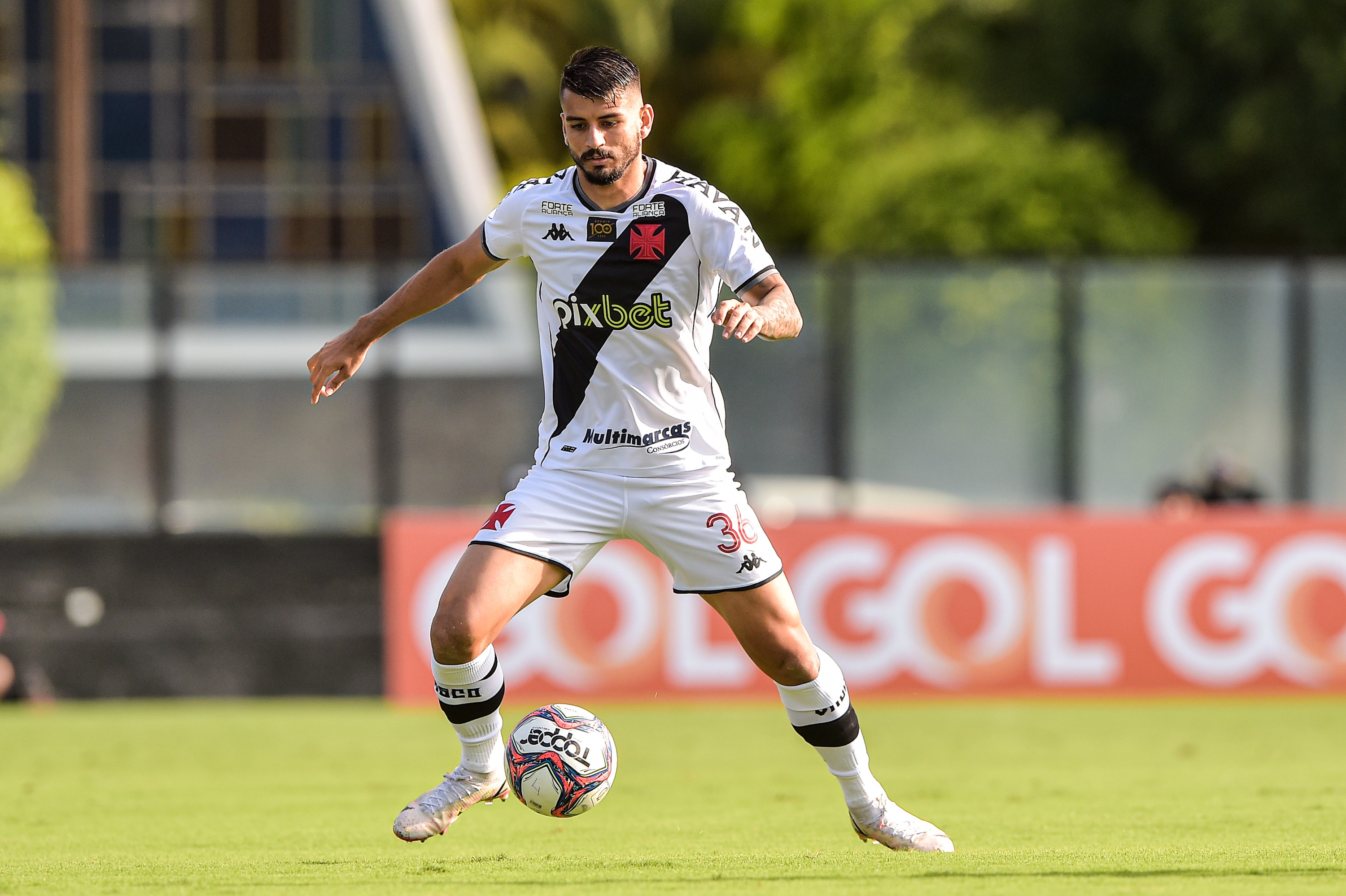 Santa Cruz negocia com Ricardo Graça, zagueiro ex-Vasco, e fecha com atacante