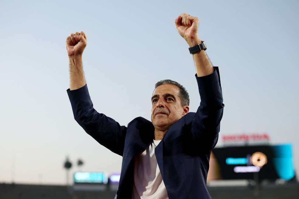 Renato Paiva comemora vitória do Botafogo sobre o PSG — Foto: Getty Images