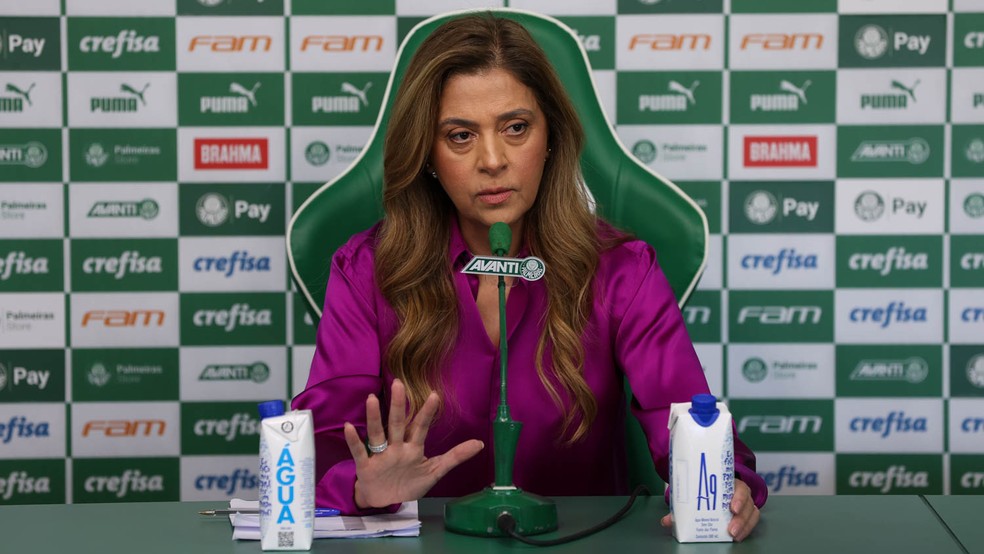 Leila Pereira, presidente do Palmeiras, em coletiva na Academia — Foto: Cesar Greco / Palmeiras