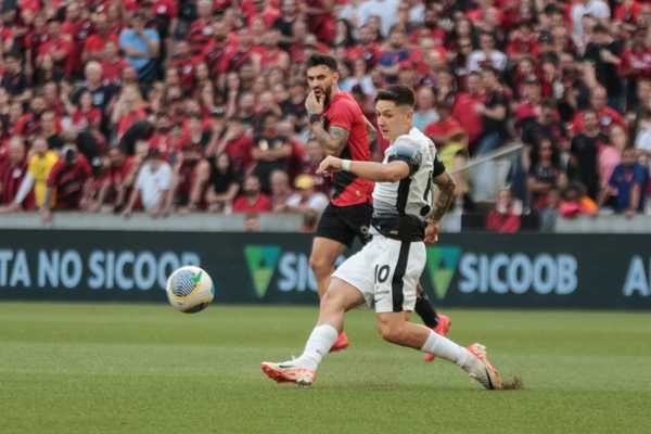 Corinthians: Cacá se destaca e impede derrota fora de casa em Curitiba