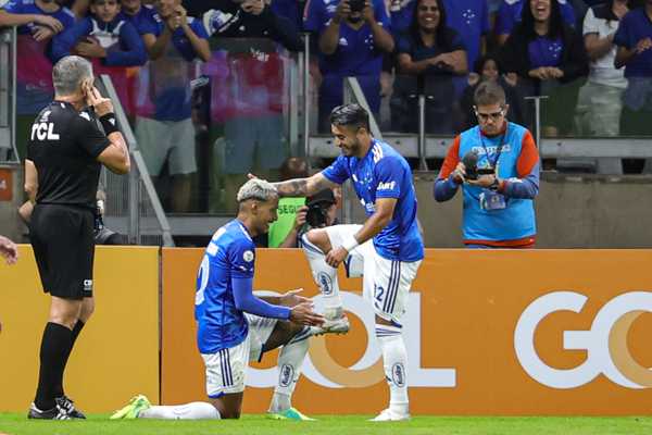 Destaques de Matheus Pereira e João Marcelo em vitória do Cruzeiro: notas à análise.