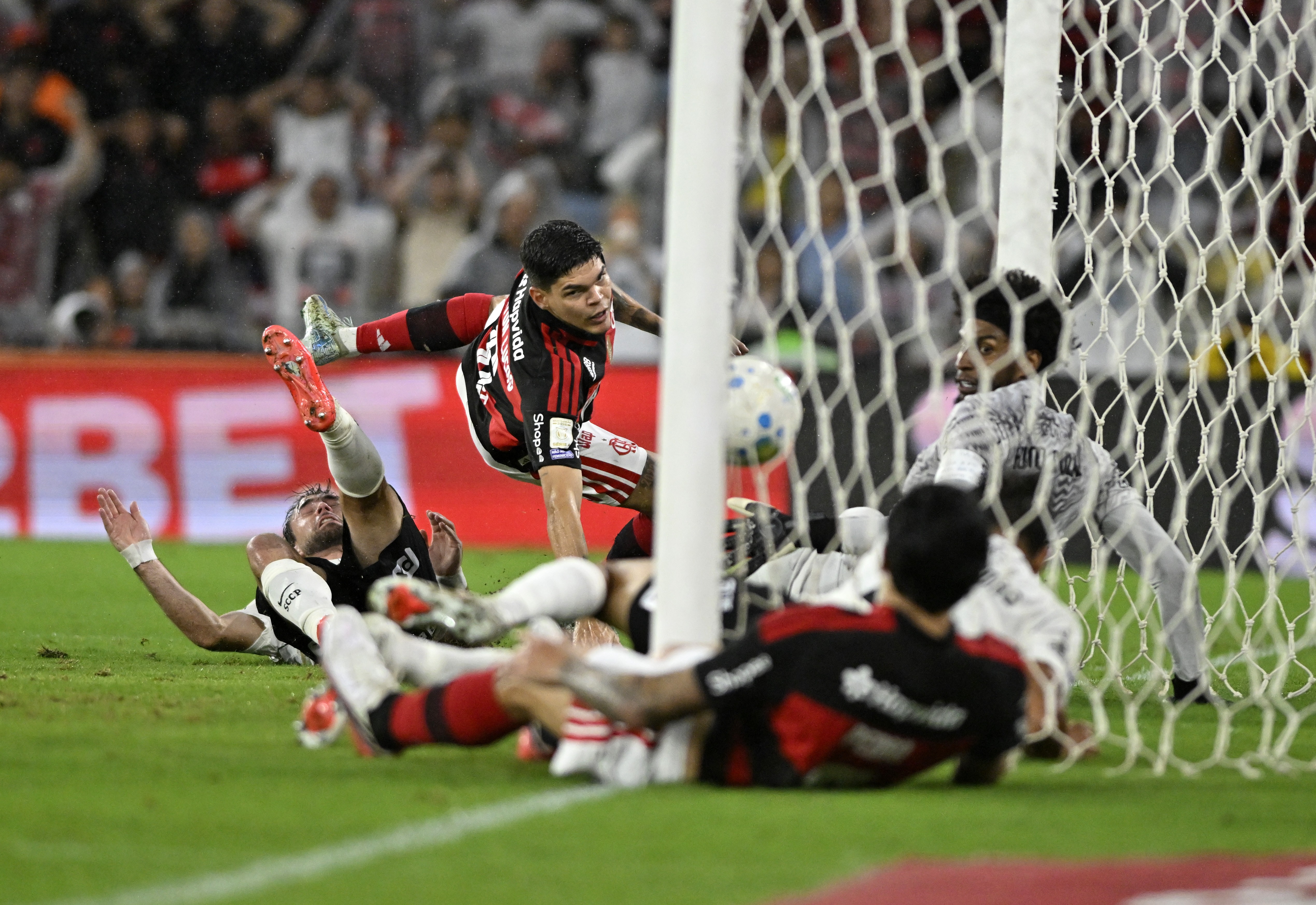 Chances de título: Bruno Henrique leva Flamengo a 70%; dupla Gre-Nal tem menos de 50% de ficar na Série A