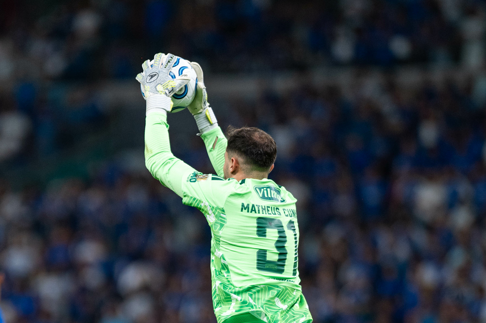 Cruzeiro ainda não tem titular definido no gol, diz Artur Jorge