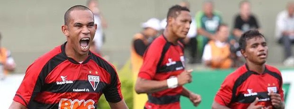 Robston também marcou época no Atlético-GO — Ex-meia Robston