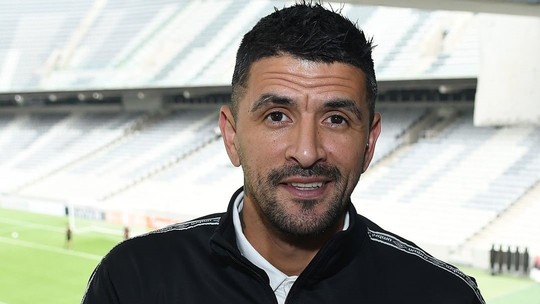 Athletico anuncia argentino Lucho González como novo treinador 