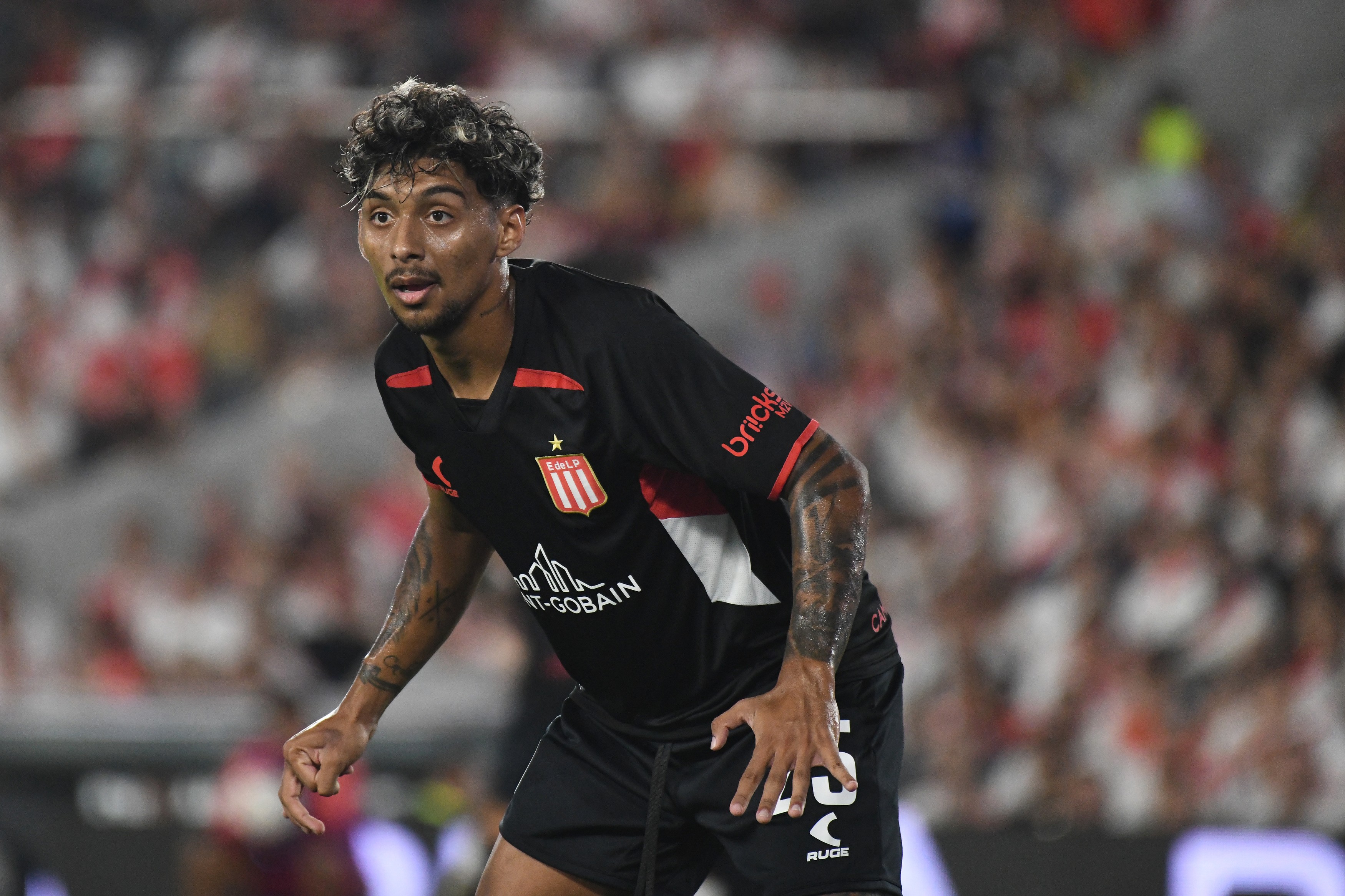 Botafogo reabre negociações por Cristian Medina e busca reforço de peso no meio-campo