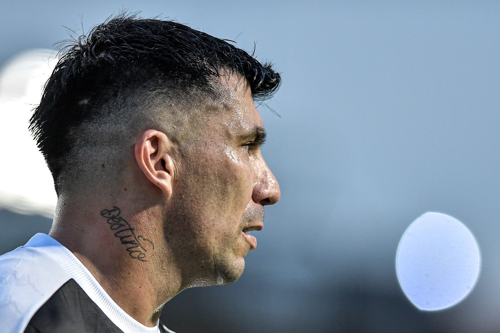 Gary Medel em ação pelo Vasco — Foto: Thiago Ribeiro/AGIF