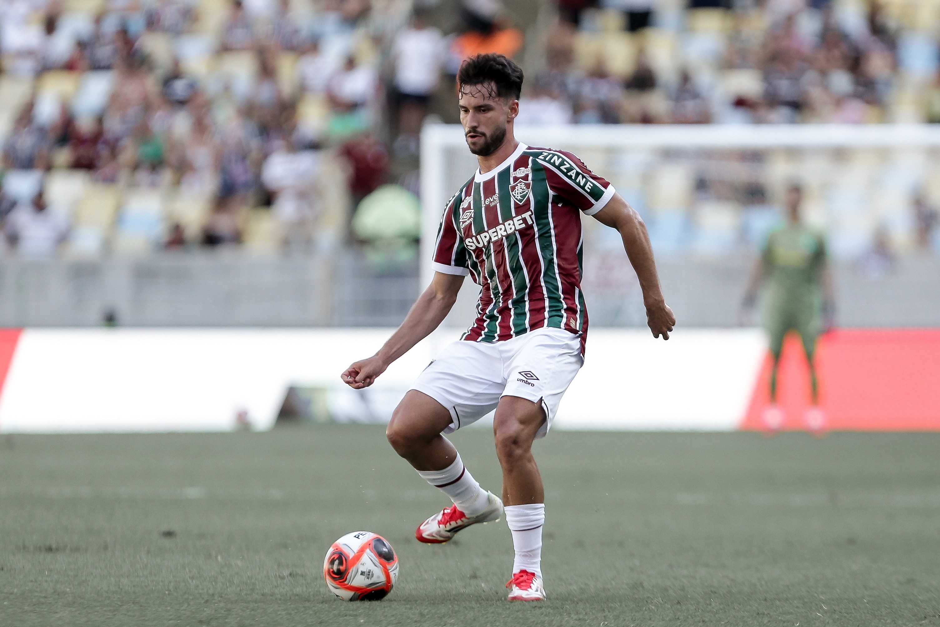 Fluminense acerta renovação com Martinelli até 2027