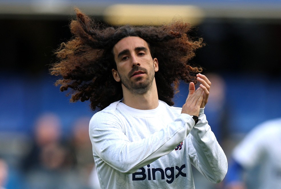 Marc Cucurella no aquecimento antes de Chelsea x Manchester City