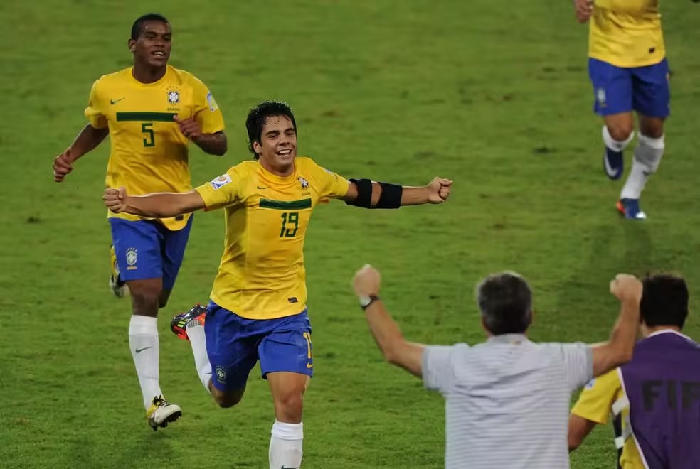 Henrique Almeida foi eleito melhor jogador do Mundial sub-20, em 2011. &mdash; Foto: Reprodu&ccedil;&atilde;o/Fifa.com