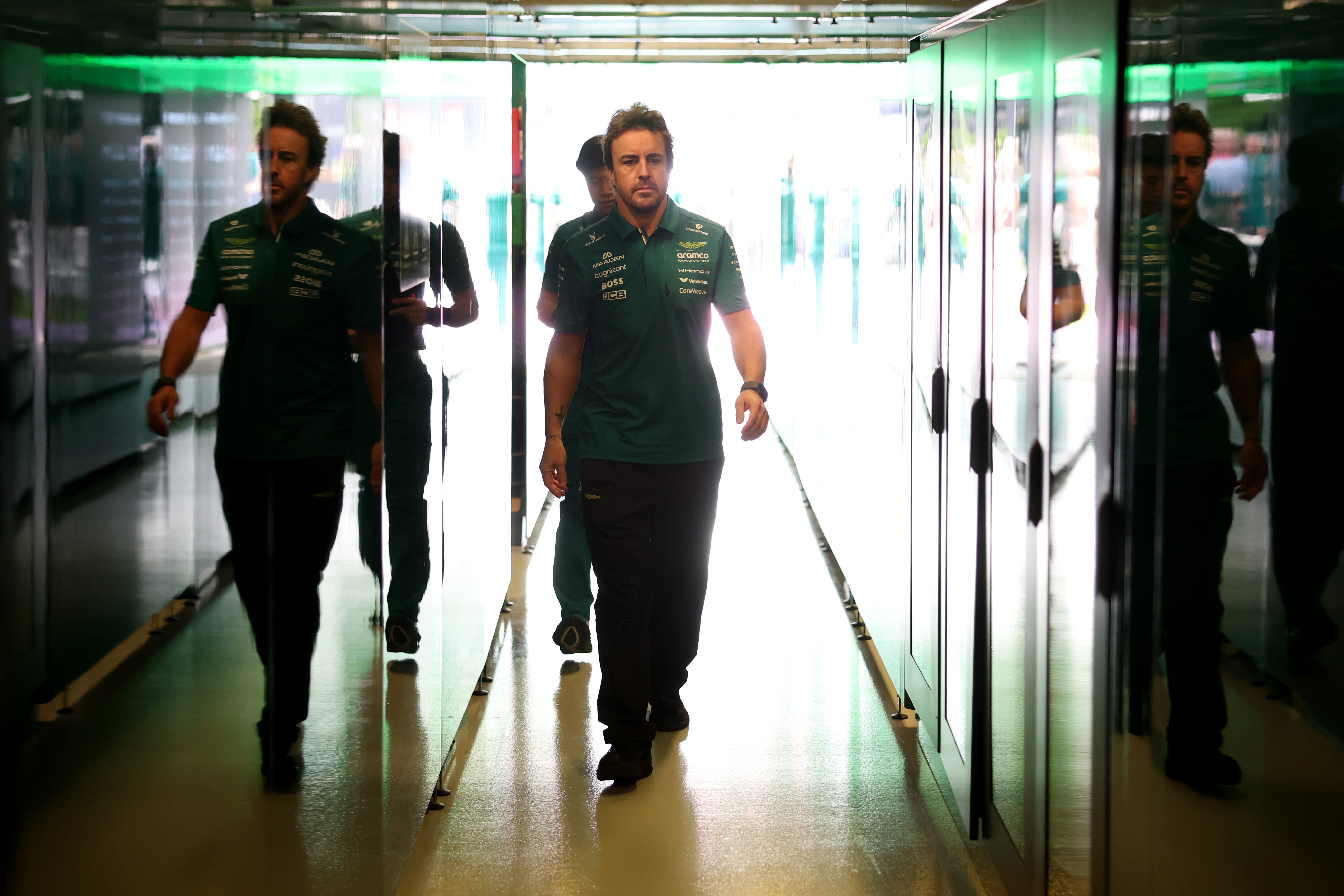 Alonso lamenta falta de peças para Aston Martin: "Estou decepcionado"