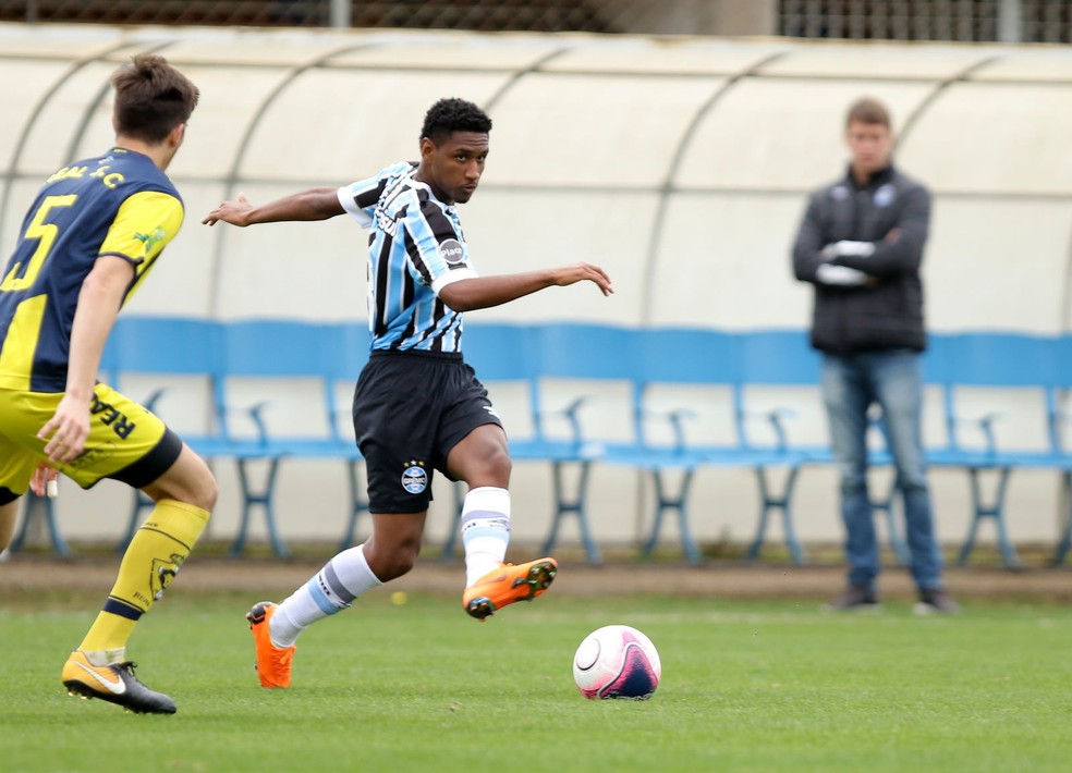Tetê na base do Grêmio — Foto: Rodrigo Fatturi / Grêmio FBPA