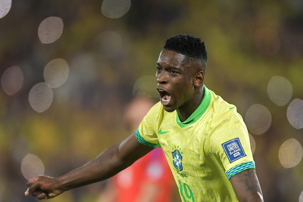 REFORÇO DE PESO? Flamengo monitora a situação de craque da Seleção