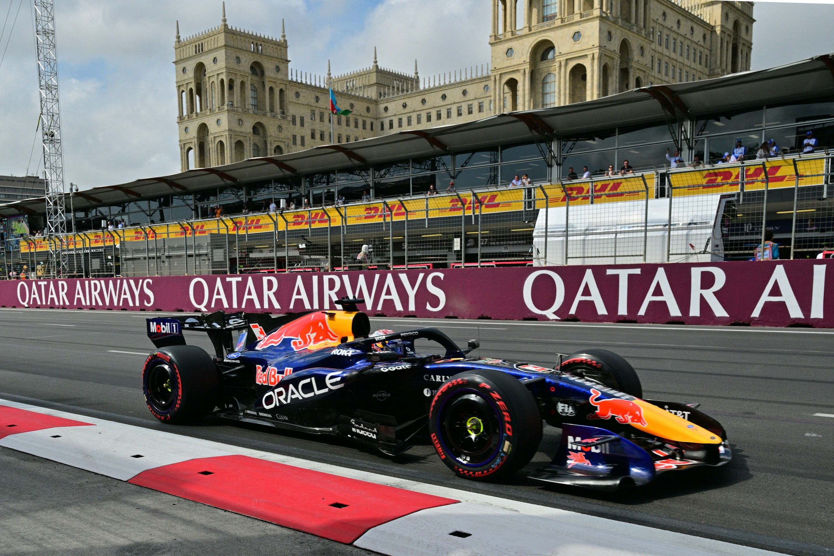 GP do Azerbaijão: Verstappen lidera o 3º treino, e Bortoleto é 13º