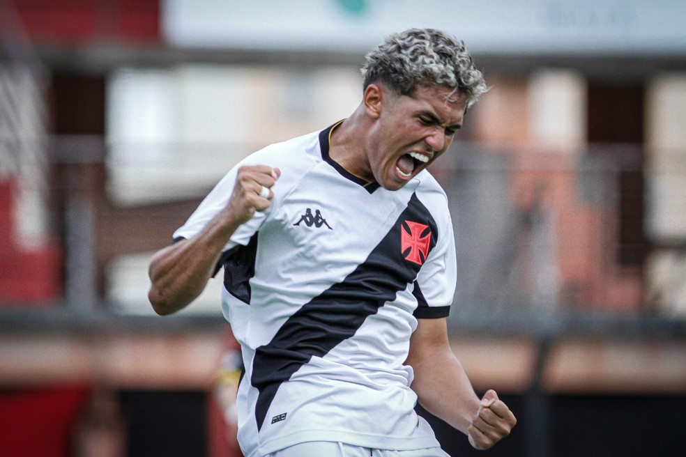 Paulinho comemora o gol da classificação do Vasco para a segunda fase  — Foto: Matheus Lima/Vasco