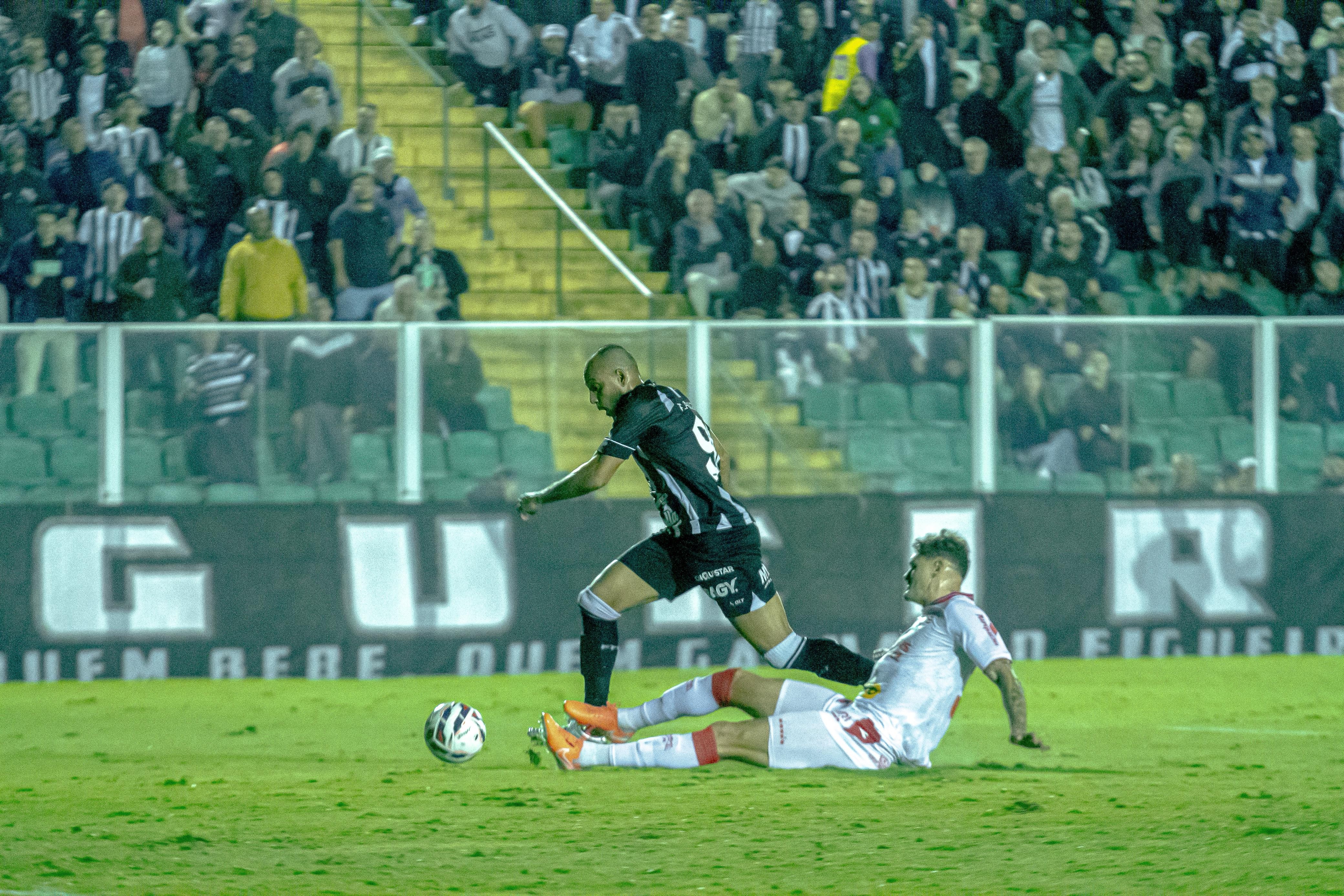 Figueirense está em busca de centroavante: "Não tá fácil"