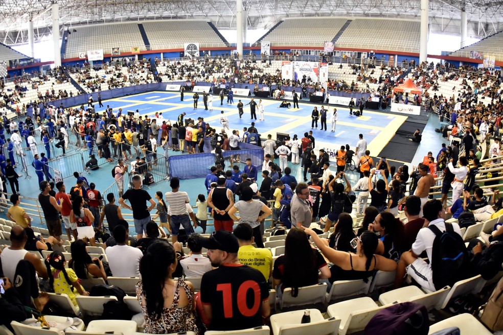 Público comparece ao Campeonato Amazonense de jiu-jítsu: lutas decididas por pontos e vantagens atualmente são mais comuns do que finalizações — Foto: Mauro Neto/Faar