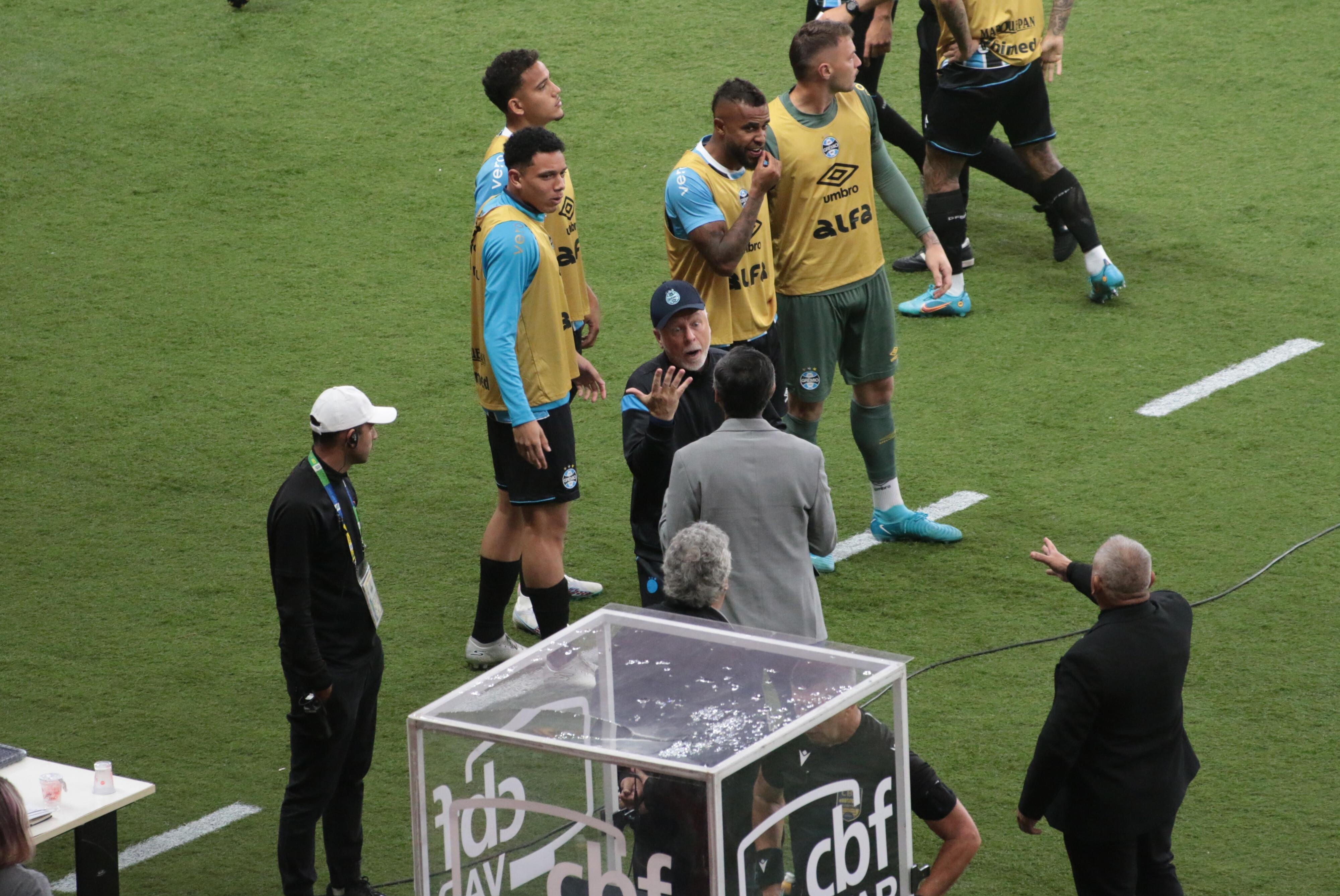 FOTOS: indignado, mas feliz, Mano é atração do Grêmio no Gre-Nal