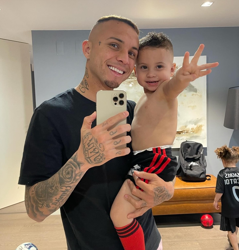 Cebolinha e o filho, Pedrinho, com uniforme do Flamengo — Foto: Divulgação