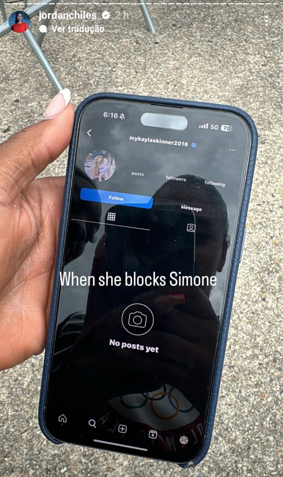 Simone Biles bị chặn bởi đồng đội cũ sau lời chỉ trích trên mạng xã hội