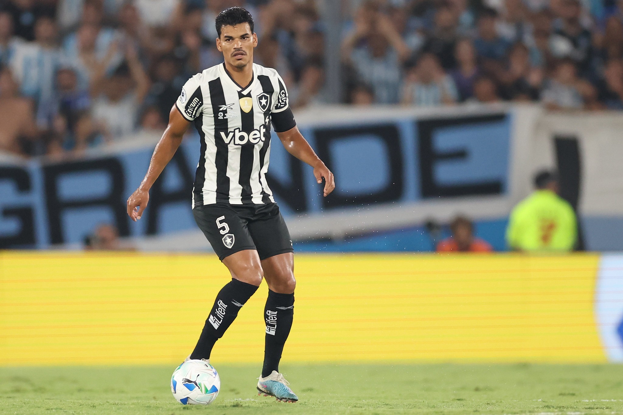 Grêmio negocia com Botafogo por Danilo Barbosa; veja detalhes