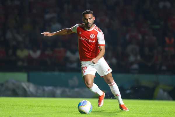 Flamengo e Inter acertam transferência de Thiago Maia; confira detalhes.