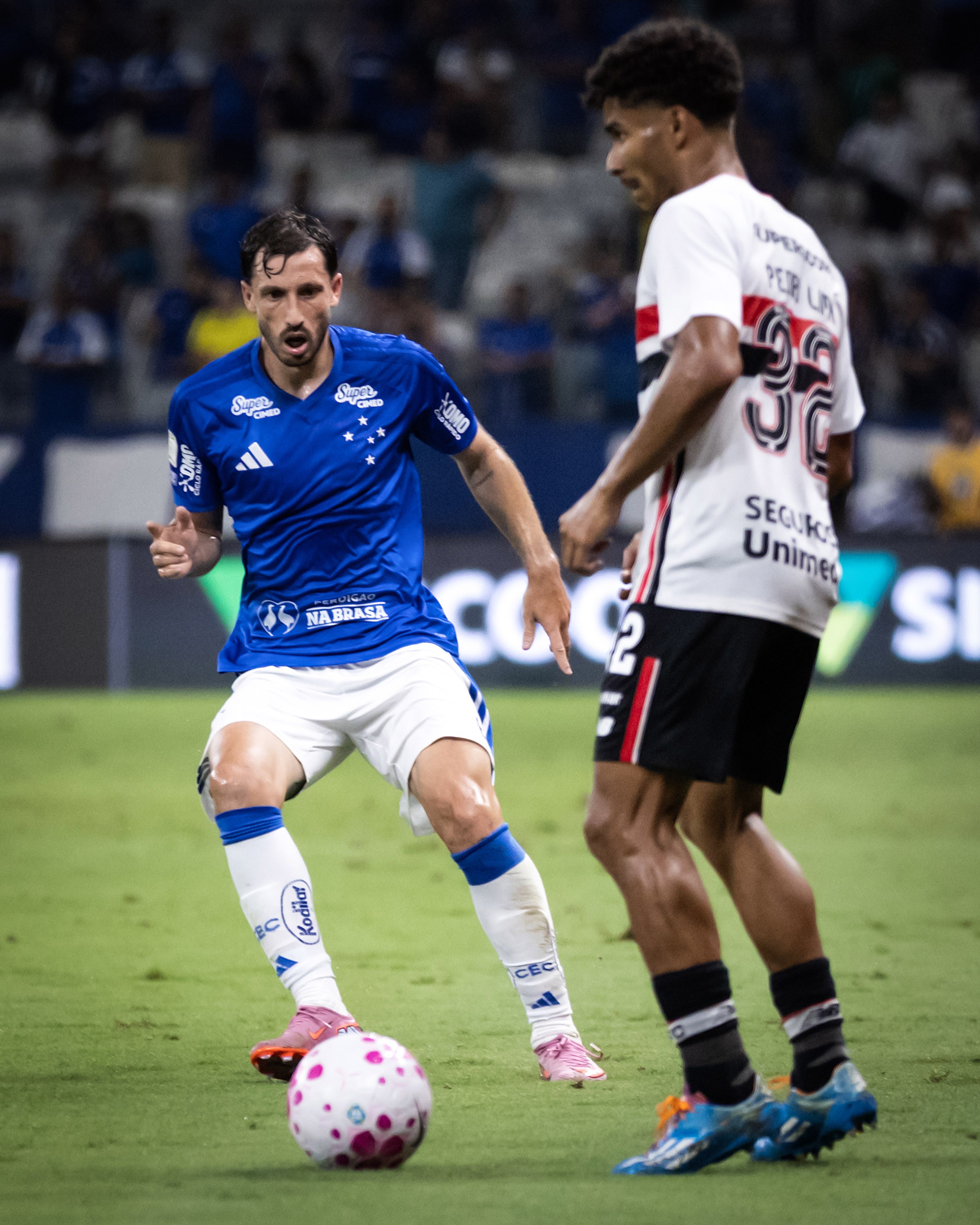 Após passagens sem brilho por Flamengo e River, Viña estreia no Cruzeiro e desconversa sobre futuro