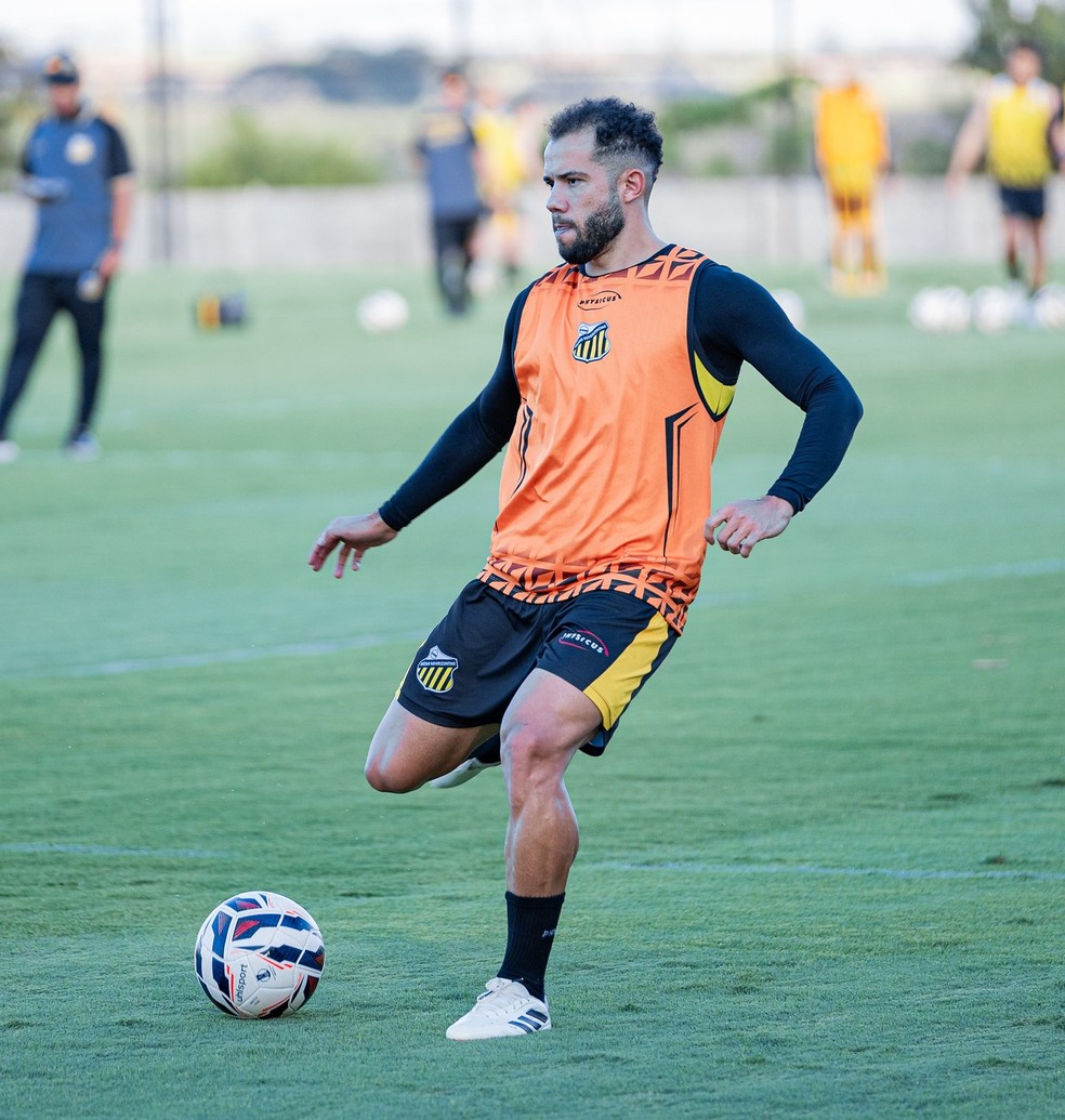 Rodrigo Soares durante treinamento do Novorizontino — Foto: Ozzair Jr/ Novorizontino