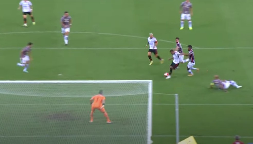 Chance clara perdida por Cebolinha no Fluminense x Flamengo