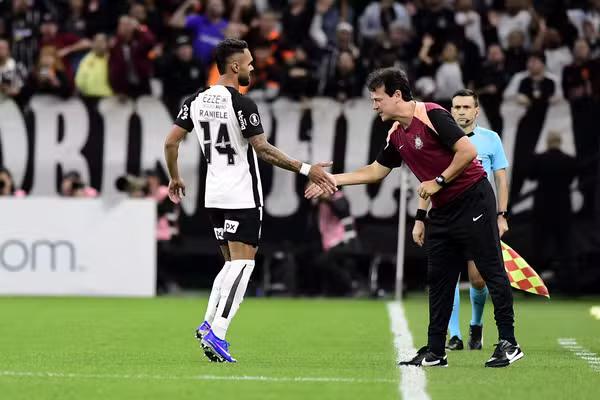 Diniz resgata solidez defensiva e Corinthians iguala marca de 2022