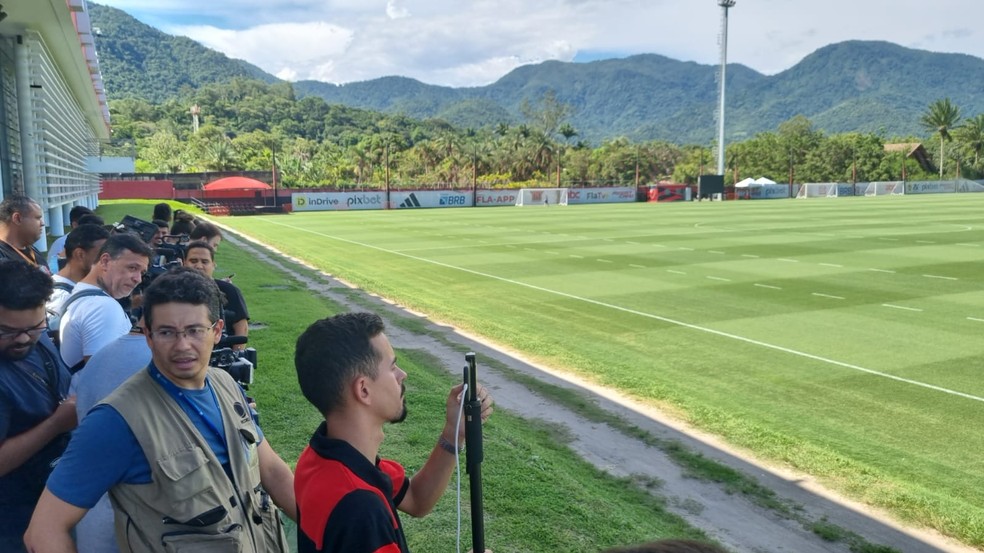Apresentação de Juninho no Flamengo — Foto: Thiago Lima / ge