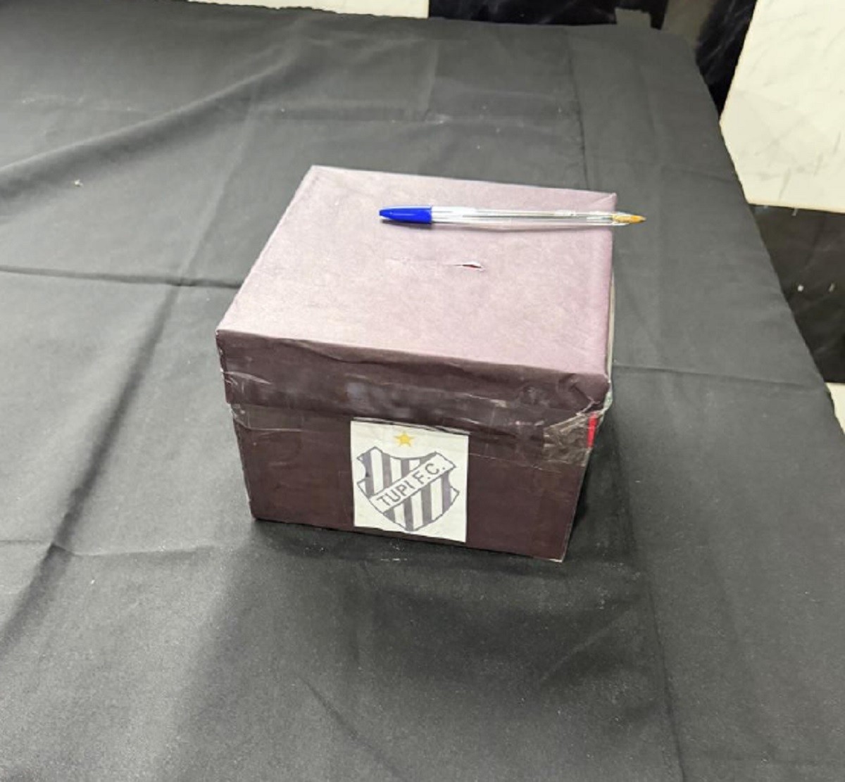 Eleição raiz de campeão nacional tem urna de papelão, ata escrita à mão e oficial de justiça