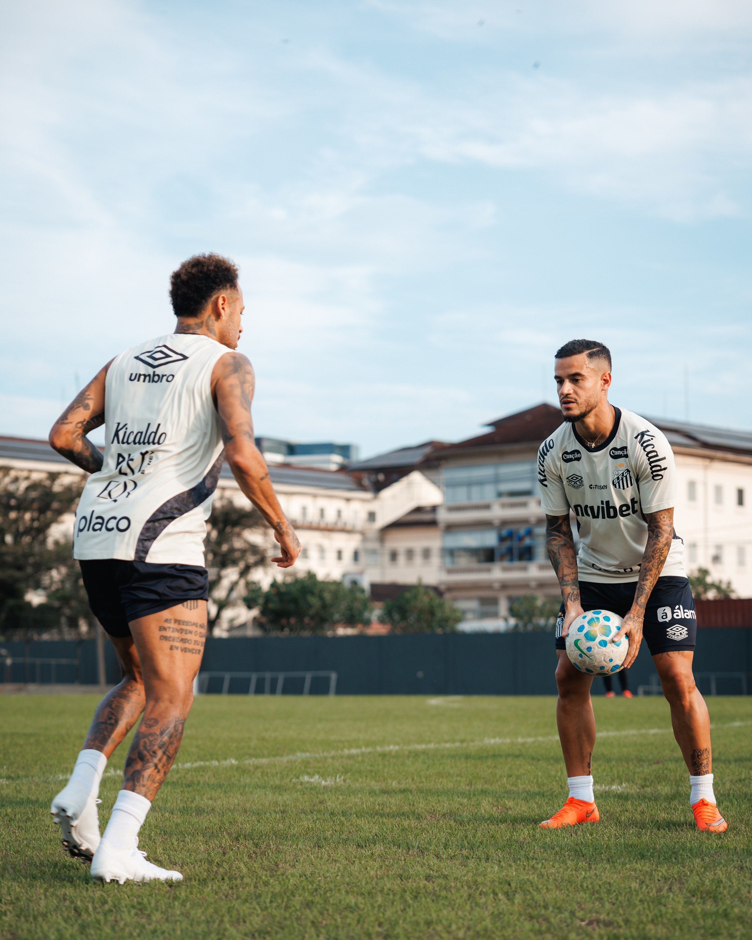 Santos aposta na felicidade de Coutinho para reerguer carreira