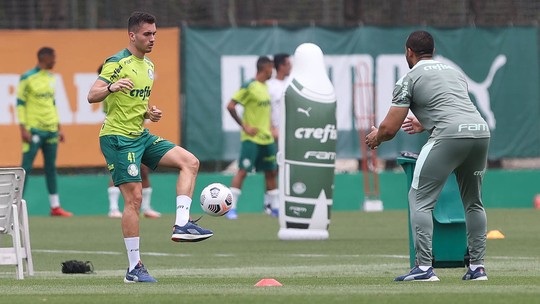 Ex-Palmeiras lamenta portas fechadas no futebol após quatro cirurgias no joelho - Sem jogar desde 2020, Luan Silva desabafa: " É igual uma empresa né?! Você só serve quando dá resultado"