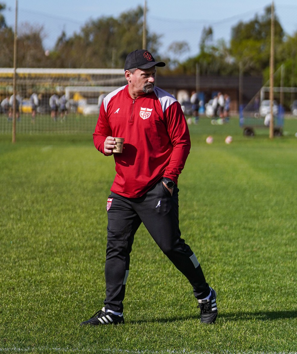 Fábio Matias não tem o zagueiro Bressan para jogo do CRB contra a Ponte Preta — Foto: Luca Morais/ASCOM CRB