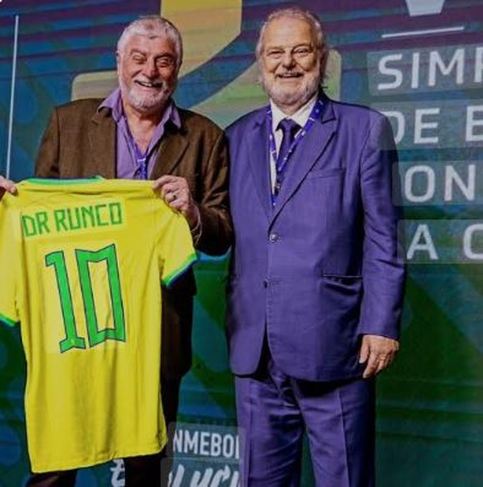 Runco ( esquerda) assumiu o departamento mdico do Flamengo em dezembro de 2024  Foto: CBF