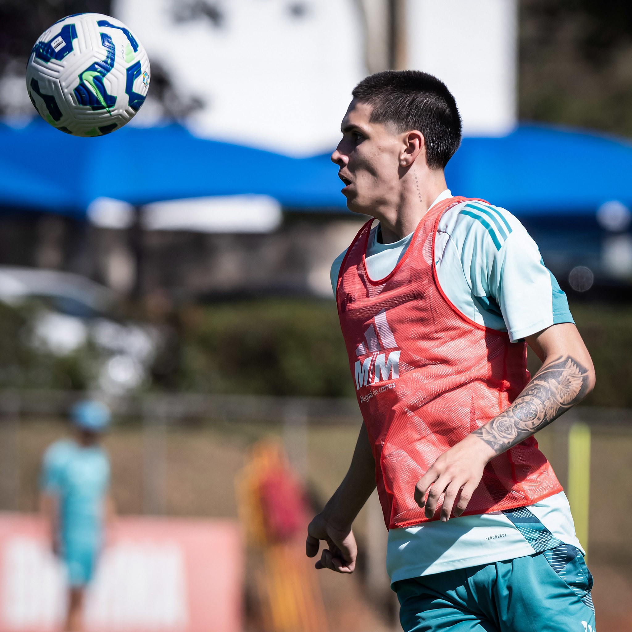 Atacante da Base do Cruzeiro Integrado ao Elenco Profissional Durante Férias.